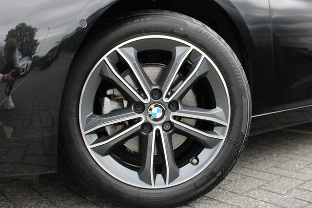 BMW 2-SERIE Active Tourer 218i High Executive Sport Line Automaat / Sportstoelen / Head-Up / LED / Cruise Control / Stoelverwarming