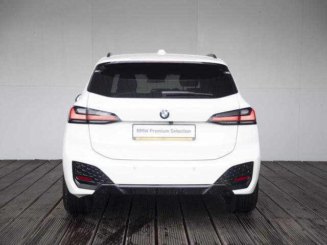 BMW 2-SERIE Active Tourer 218i | M Sportpakket | Innovation Pack | Travel Pack | 18 inch | Stuurwielverwarming | Comfort Access | Driving Assistant Plus | Head Up Display | Harman Kardon | Trekhaak