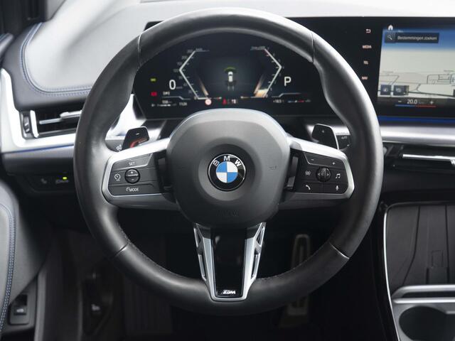 BMW 2-SERIE Active Tourer 218i | M Sportpakket | Innovation Pack | Travel Pack | 18 inch | Stuurwielverwarming | Comfort Access | Driving Assistant Plus | Head Up Display | Harman Kardon | Trekhaak