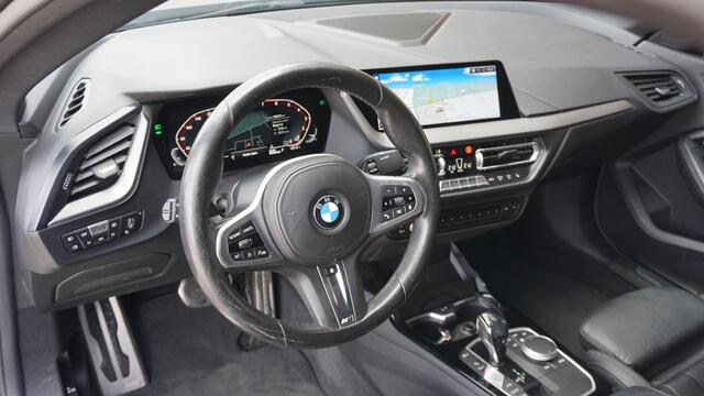 BMW 2-SERIE Gran Coupé 218i 140pk M-sport High Executive Shadow Line Virtual M-sport Seats Stuurwielverw LED 19 inch DAB LM *NL auto* Cruise Leder Pdc *2de eign*