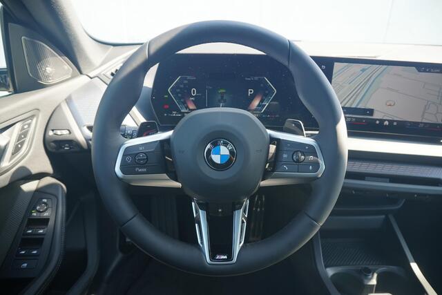 BMW 2-SERIE Gran Coupé 220 | M Sportpakket Pro | Panoramadak | Harman Kardon | Stuurwielrand verwarmd | Trekhaak