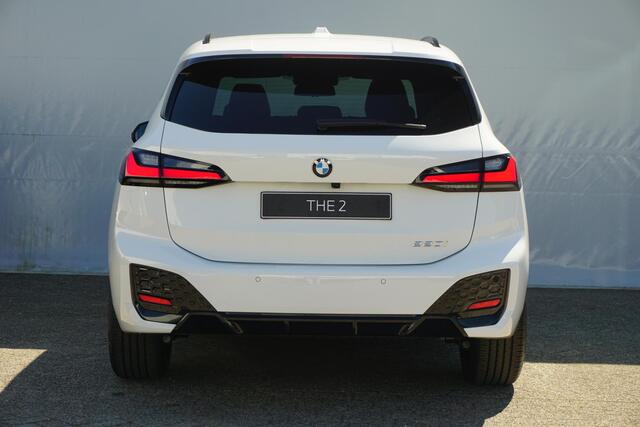 BMW 2-SERIE Active Tourer 220i | M Sportpakket | Panoramadak | Trekhaak | Harman Kardon | Driving Assistant