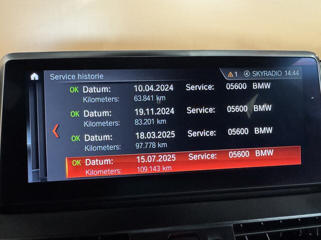 BMW 2-SERIE Active Tourer 225xe iPerformance High Executive leer | sportint | schuifd | head up | camera | led