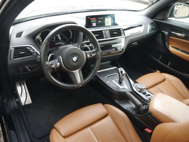 BMW 2-SERIE Cabrio 230iA M-SPORT ** LED, NAVI+, COGNAC LEDER, TREKH, SPIEGEL, ALARM, H&K ** UNFALLFREI - BMW ONDERH. ** ** INFORMEER OOK NAAR ONZE AANTREKKELIJKE FINANCIAL-LEASE TARIEVEN **