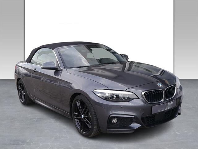 BMW 2-SERIE Cabrio 230iA M-SPORT ** LED, NAVI+, COGNAC LEDER, TREKH, SPIEGEL, ALARM, H&K ** UNFALLFREI - BMW ONDERH. ** ** INFORMEER OOK NAAR ONZE AANTREKKELIJKE FINANCIAL-LEASE TARIEVEN **