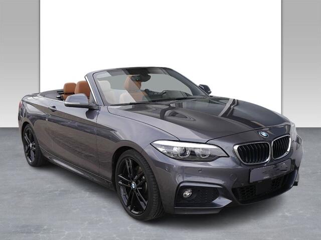 BMW 2-SERIE Cabrio 230iA M-SPORT ** LED, NAVI+, COGNAC LEDER, TREKH, SPIEGEL, ALARM, H&K ** UNFALLFREI - BMW ONDERH. ** ** INFORMEER OOK NAAR ONZE AANTREKKELIJKE FINANCIAL-LEASE TARIEVEN **