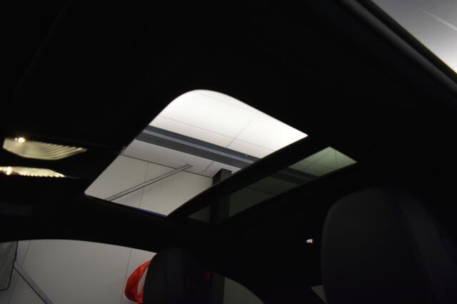BMW 2-SERIE Coupé PanoDak Camera M-sport Stoelverwarming 218i