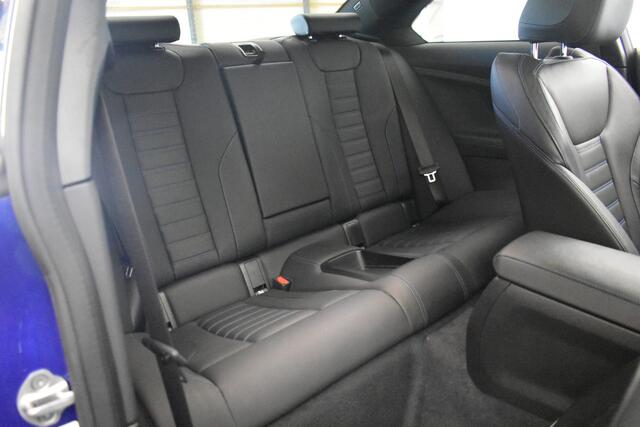 BMW 2-SERIE Coupé PanoDak Camera M-sport Stoelverwarming 218i