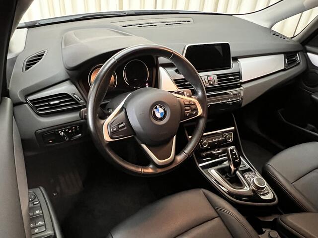 BMW 2-SERIE Active Tourer 218i Executive Edition *LEDER* Keyless / Camera / Elektrische kofferklep / Navigatie / PDC / 17"LMV