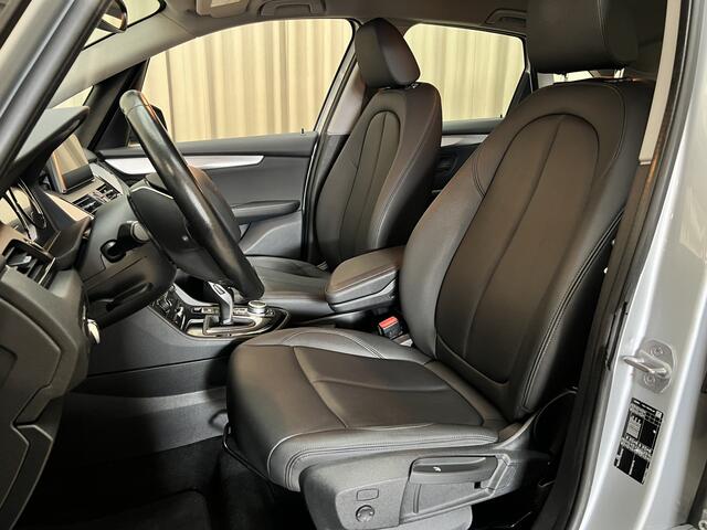 BMW 2-SERIE Active Tourer 218i Executive Edition *LEDER* Keyless / Camera / Elektrische kofferklep / Navigatie / PDC / 17"LMV