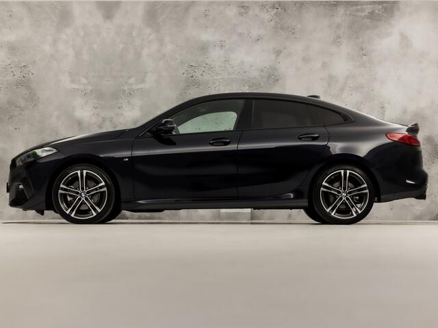 BMW 2-SERIE 218 M Sport Automaat (M PAKKET, KUIPSTOELEN, 1e EIGENAAR, APPLE CARPLAY, GROOT NAVI, GETINT GLAS, ALCANTARA, SFEERVERLICHTING, NIEUWSTAAT)