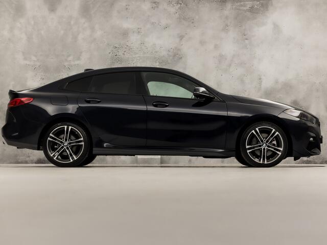 BMW 2-SERIE 218 M Sport Automaat (M PAKKET, KUIPSTOELEN, 1e EIGENAAR, APPLE CARPLAY, GROOT NAVI, GETINT GLAS, ALCANTARA, SFEERVERLICHTING, NIEUWSTAAT)