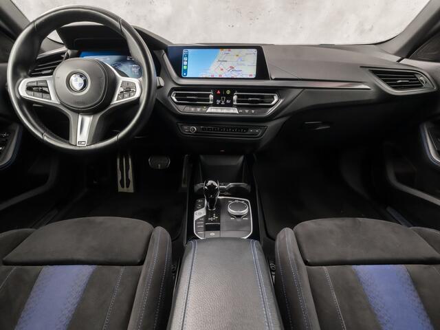 BMW 2-SERIE 218 M Sport Automaat (M PAKKET, KUIPSTOELEN, 1e EIGENAAR, APPLE CARPLAY, GROOT NAVI, GETINT GLAS, ALCANTARA, SFEERVERLICHTING, NIEUWSTAAT)