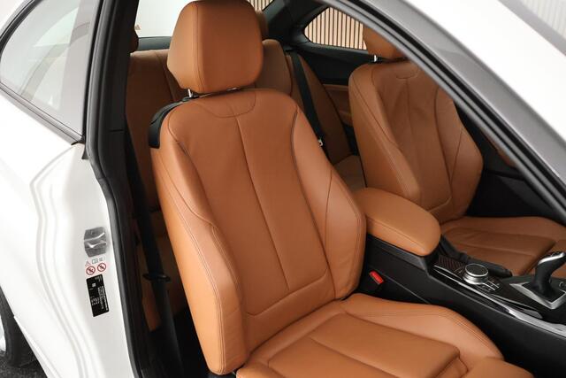 BMW 2-SERIE Coupé 220i 184pk High Executive M-Sport Panoramadak Leder LED Stoelverwarming Navigatie