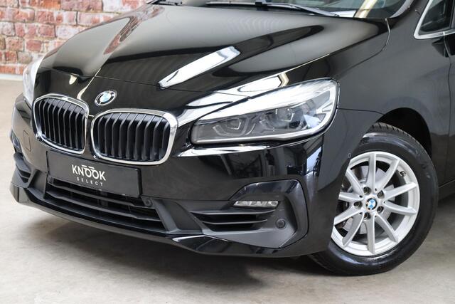 BMW 2-SERIE Active Tourer 218i Executive Automaat / Navigatie / Trekhaak / Achteruitrijcamera / Climate Control / Sportstoel / Cruise Control / Bluetooth / Chrome Line / 16 Inch / Parkeerassistent / LED