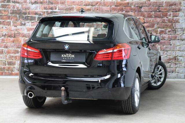 BMW 2-SERIE Active Tourer 218i Executive Automaat / Navigatie / Trekhaak / Achteruitrijcamera / Climate Control / Sportstoel / Cruise Control / Bluetooth / Chrome Line / 16 Inch / Parkeerassistent / LED