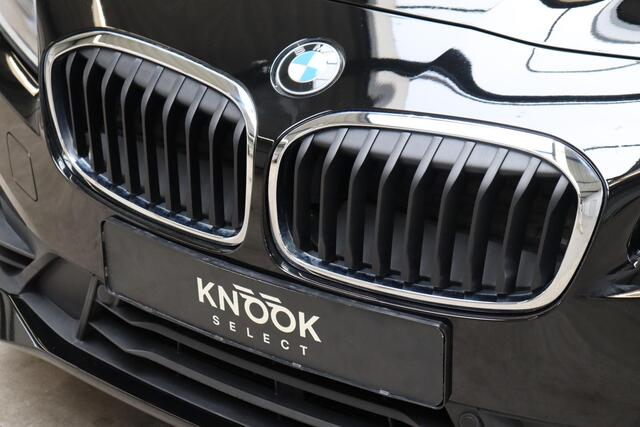 BMW 2-SERIE Active Tourer 218i Executive Automaat / Navigatie / Trekhaak / Achteruitrijcamera / Climate Control / Sportstoel / Cruise Control / Bluetooth / Chrome Line / 16 Inch / Parkeerassistent / LED