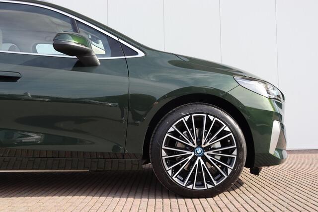 BMW 2-SERIE Active Tourer 225e xDrive Premium Pack/ Comfort Pack/ Travel Pack/ Panoramadak/ Verwarmd Stuurwiel/ Comfort Acces/ Elektrische Trekhaak / Lentevoordeel