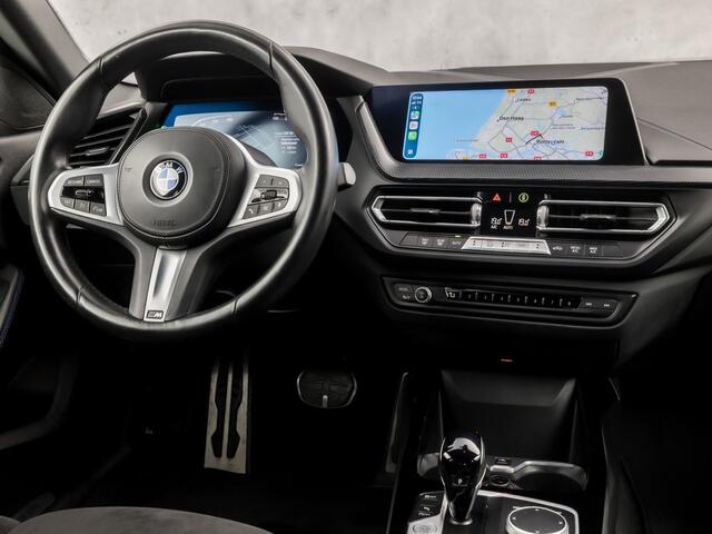 BMW 2-SERIE Gran Coupé 218 M Sport Automaat (M PAKKET, KUIPSTOELEN, 1e EIGENAAR, APPLE CARPLAY, GROOT NAVI, GETINT GLAS, ALCANTARA, SFEERVERLICHTING, NIEUWSTAAT)