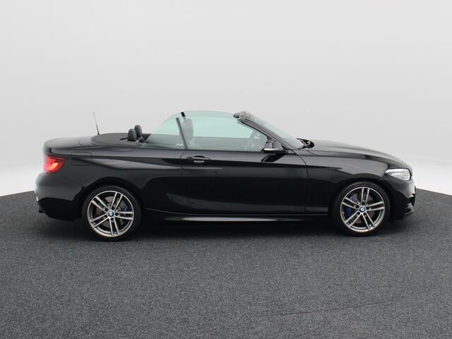 BMW 2-SERIE Cabrio M240i 340 Pk xDrive High Executive | Stoelverwarming | Harman Kardon | Camera | Leer | 18 Inch | 82.153Km !!