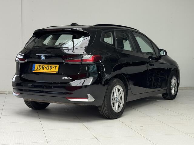 BMW 2-SERIE Active Tourer 225e xDrive | Navigatie | Achteruitrijcamera | Harman / Kardon | BMW LED |