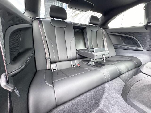 BMW 2-SERIE Coupé 220i | Premium Pack | M Sport | Harman Kardon | Panoramadak |