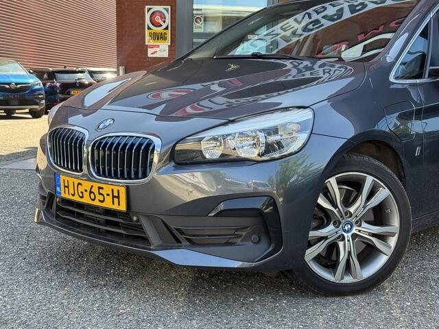 BMW 2-SERIE Active Tourer 225xe iPerformance Executive // NAVI // CAMERA // HEAD UP DISPLAY // PANO SCHUIF-KANTEL DAK // CLIMA // CRUISE // STOELVERWARMING //