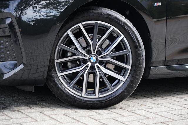 BMW 2-SERIE Active Tourer 218i M-Sport | Pano | HUD | H&K | Drive ass Pro | Massage | 360 Cam | Elektr. trekhaak | Stuurverwarming | 18" | Keyless | Elektr. stoel + mem | Etc.