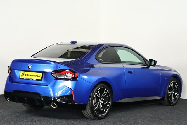 BMW 2-SERIE Coupé 218i M-Sport / LED / HUD / Navi / CarPlay / Portimao Blauw
