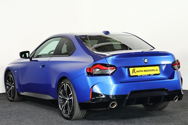 BMW 2-SERIE Coupé 218i M-Sport / LED / HUD / Navi / CarPlay / Portimao Blauw