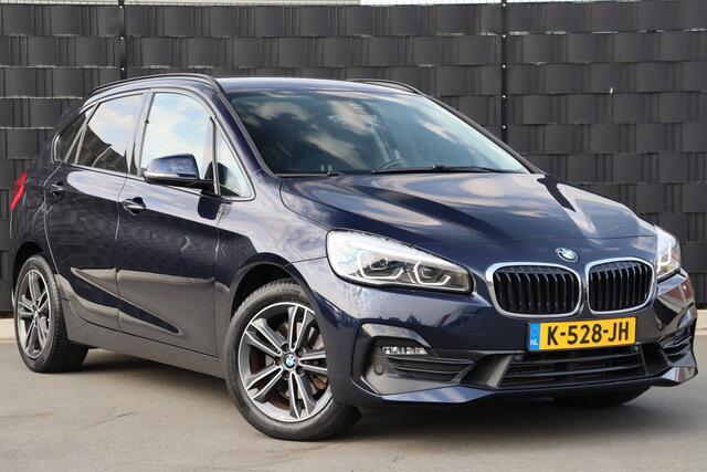 BMW 2-SERIE Active Tourer 220i Executive Automaat | Adap. Cruise | Afn. Trekhaak | Stoelverwarming | Camera | Navigatie