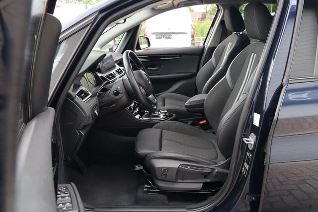 BMW 2-SERIE Active Tourer 220i Executive Automaat | Adap. Cruise | Afn. Trekhaak | Stoelverwarming | Camera | Navigatie