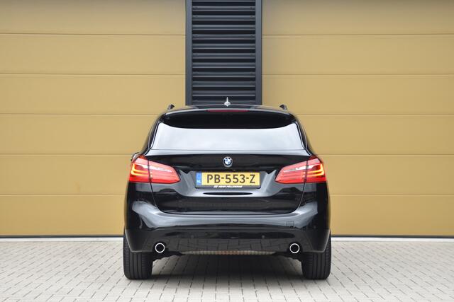 BMW 2-SERIE Active Tourer 220i High Executive * Sportline * Head-up * Panoramadak * Sportstoelen * M-Stuurwiel * Trekhaak *