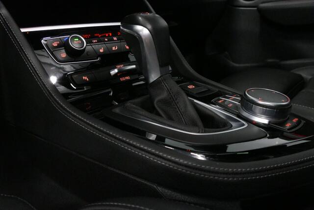 BMW 2-SERIE Active Tourer 218i M Sport / Orig. Nederlands / Panoramadak / Elektr. verstelbare voorstoelen (links met memory) / Trekhaak (afneembaar) / Harman Kardon Sound System / Stoelverwarming / Lederen bekleding / HUD / Cruise Control / Navigatie / Elektr. achter