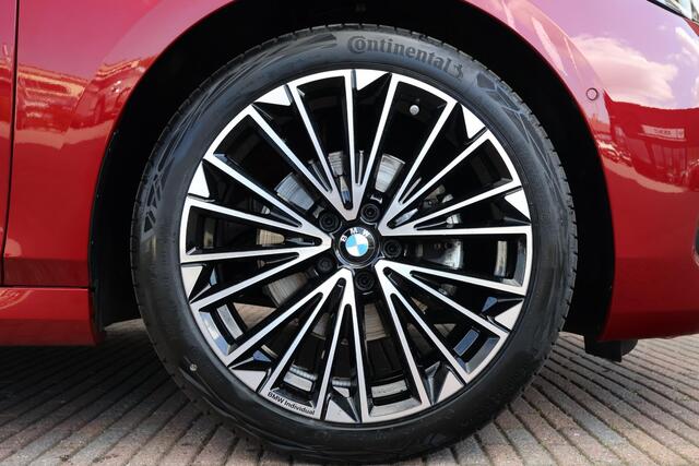 BMW 2-SERIE Active Tourer 220i / M-Sport Pakket / Pano Dak / Elektr. Stoel / Stoelverwarming / Harman Kardon / Comforttoegang /