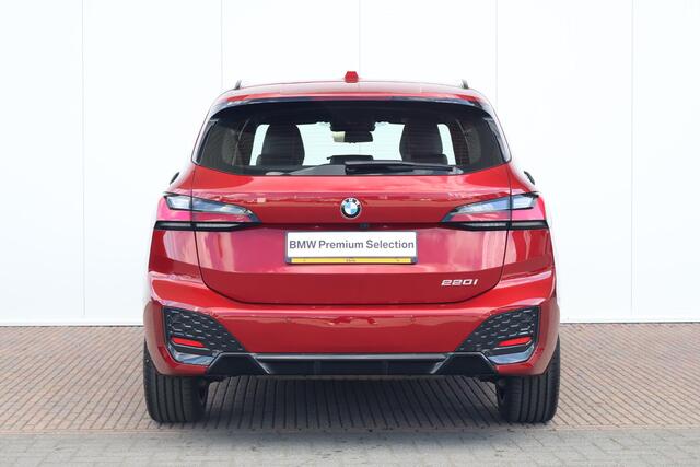 BMW 2-SERIE Active Tourer 220i / M-Sport Pakket / Pano Dak / Elektr. Stoel / Stoelverwarming / Harman Kardon / Comforttoegang /
