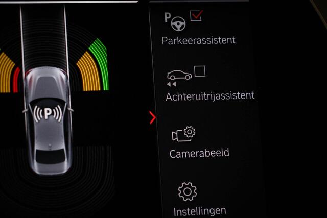 BMW 2-SERIE Coupé M240i xDrive High Executive | SCHUIFDAK | HARMAN KARDON | HEAD UP | DRAADLOZE LADER