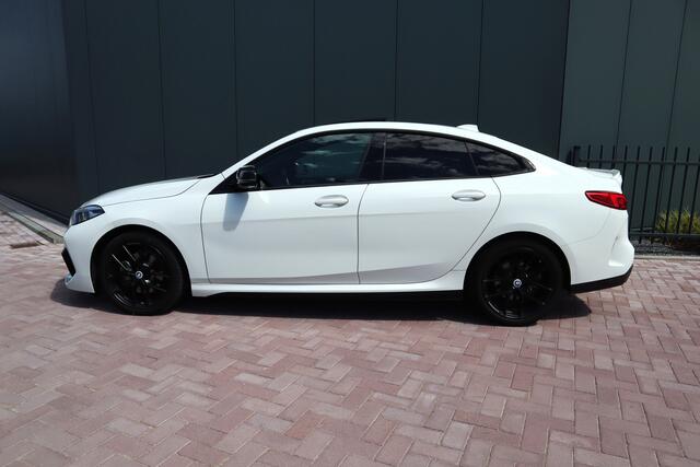 BMW 2-SERIE Gran Coupé 218i Executive M Edition Automaat M-Performance Pakket Panoramadak Etc. Etc.