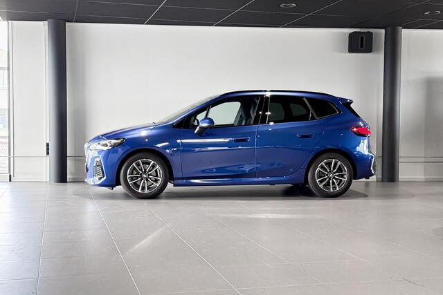 BMW 2-SERIE Active Tourer 220i | M Sport | Glazen Panoramadak | Stoelverwarming | Achteruitrijcamera |