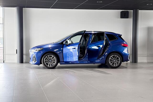 BMW 2-SERIE Active Tourer 220i | M Sport | Glazen Panoramadak | Stoelverwarming | Achteruitrijcamera |