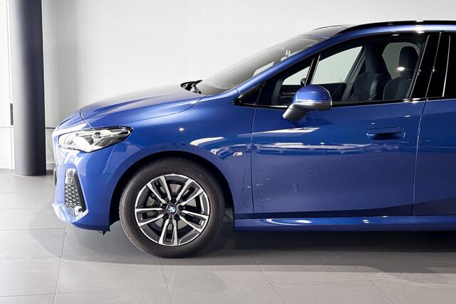 BMW 2-SERIE Active Tourer 220i | M Sport | Glazen Panoramadak | Stoelverwarming | Achteruitrijcamera |