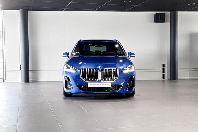 BMW 2-SERIE Active Tourer 220i | M Sport | Glazen Panoramadak | Stoelverwarming | Achteruitrijcamera |