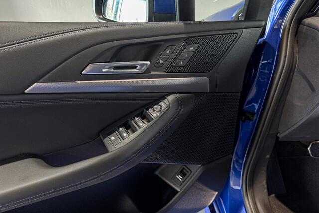 BMW 2-SERIE Active Tourer 220i | M Sport | Glazen Panoramadak | Stoelverwarming | Achteruitrijcamera |