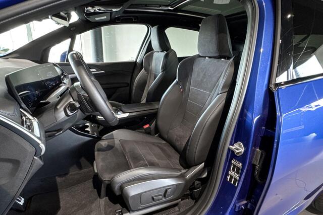 BMW 2-SERIE Active Tourer 220i | M Sport | Glazen Panoramadak | Stoelverwarming | Achteruitrijcamera |