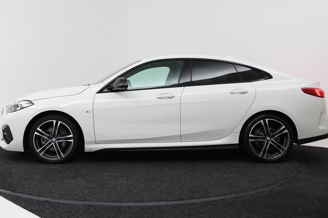 BMW 2-SERIE Gran Coupé 218i High Executive (CAMERA, STOELVERWARMING, NAVIGATIE, HUD DISPLAY, DEALER ONDERHOUDEN)