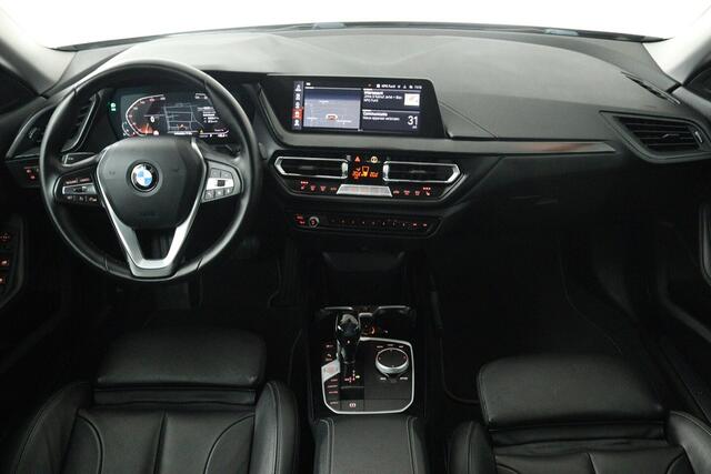 BMW 2-SERIE Gran Coupé 218i High Executive (STOELVERWARMING, CAMERA, NAVIGATIE, CRUISE CONTROL, DEALER ONDERHOUDE