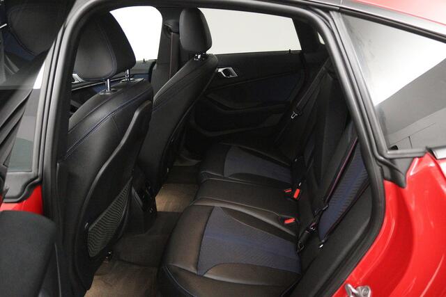 BMW 2-SERIE Gran Coupé 218i Executive Edition (PANORAMADAK, SFEERVERLICHTING, NAVIGATIE, CRUISE CONTROL, DEALER O