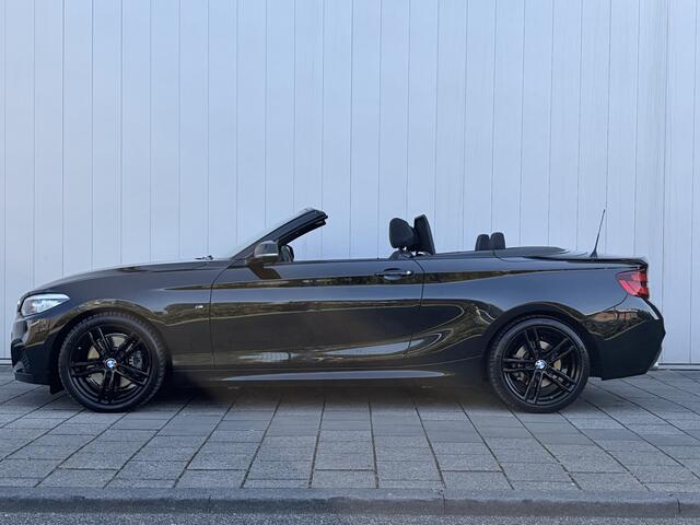 BMW 2-SERIE Cabrio 230i High Executive 252 Pk Automaat M-sport / Navi / DAB / PDC / Windscherm