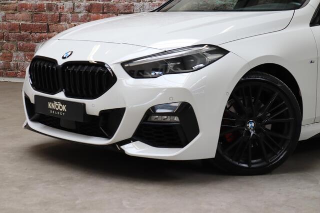 BMW 2-SERIE Gran Coupé 218i High Executive M Sport Pakket Automaat / Live Cockpit Professional / Panoramadak / Parkeerhulpsysteem / Stoelverwarming / DAB / Extra Getint Glas / 19 Inch / Shadow Line / Climate Control / Bluetooth / Lichtpakket / Cruise Control