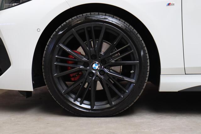 BMW 2-SERIE Gran Coupé 218i High Executive M Sport Pakket Automaat / Live Cockpit Professional / Panoramadak / Parkeerhulpsysteem / Stoelverwarming / DAB / Extra Getint Glas / 19 Inch / Shadow Line / Climate Control / Bluetooth / Lichtpakket / Cruise Control